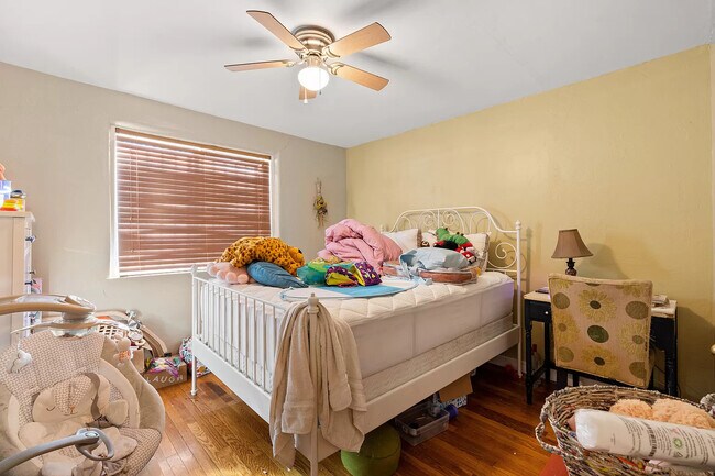 Bed 1 - 1301 Coal Ave SW Unit 1301 Coal Ave SW