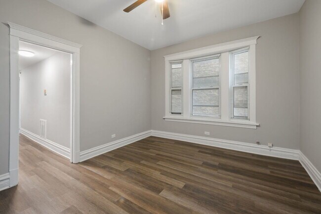 Photo - 6112 S Ingleside Ave Unit 1S