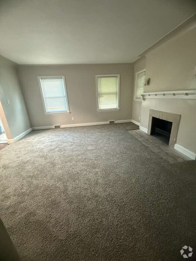 Building Photo - 3-Bedroom Gem on Indiana St with Spacious ... Rental