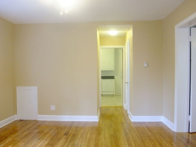 Photo - 8405 Greenwood Ave Unidad 3