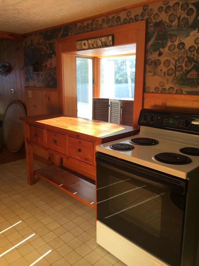 Photo - 685 Sebago Rd