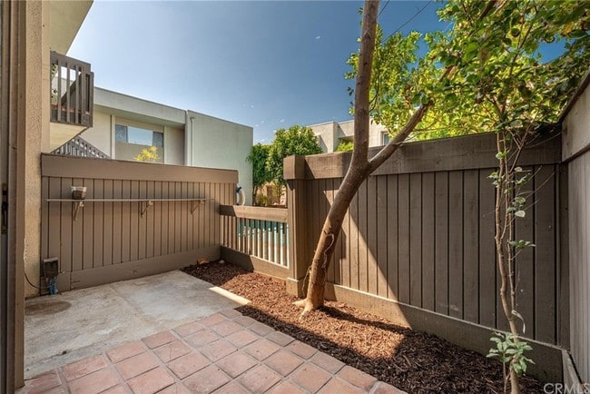 Building Photo - 5300 Fairview Blvd Unit 12