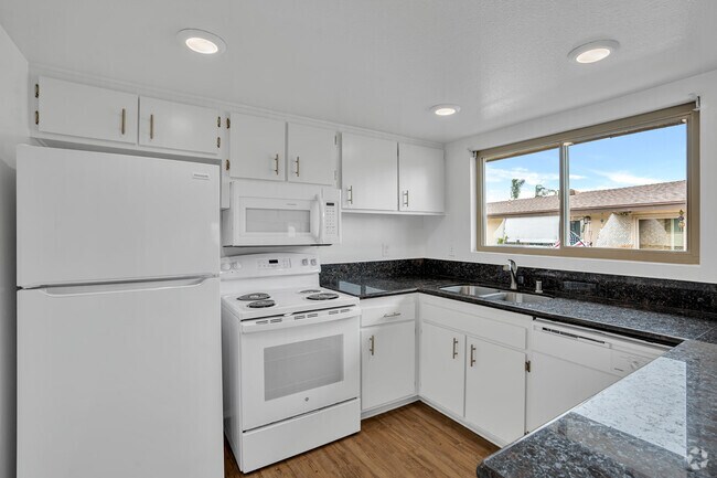 1BR, 1BA - 800SF - Kitchen