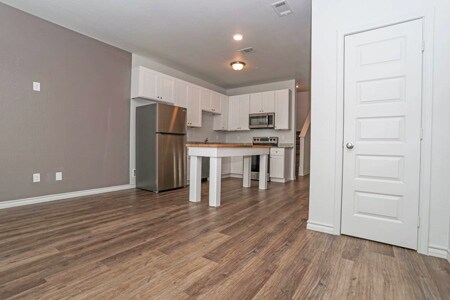 Photo - 3411 Heritage Ln