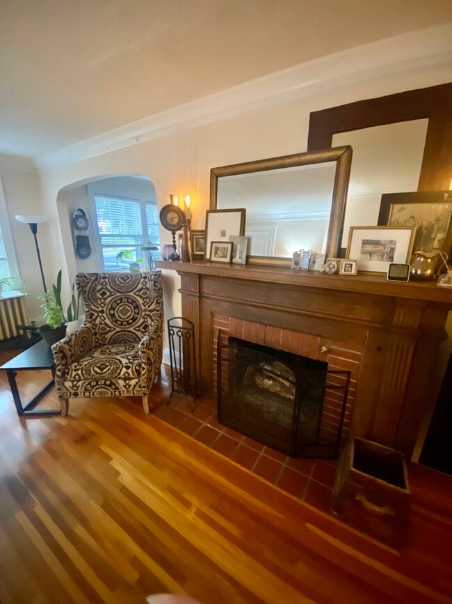 Building Photo - 5000 Lyndale Ave S Unit Main floor