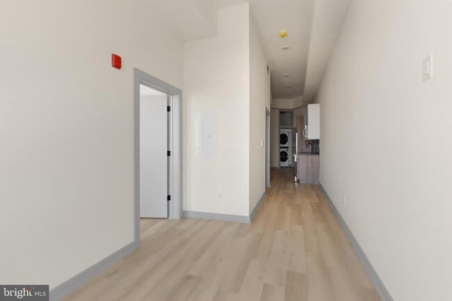 Photo - 689 N Broad St Unidad 202