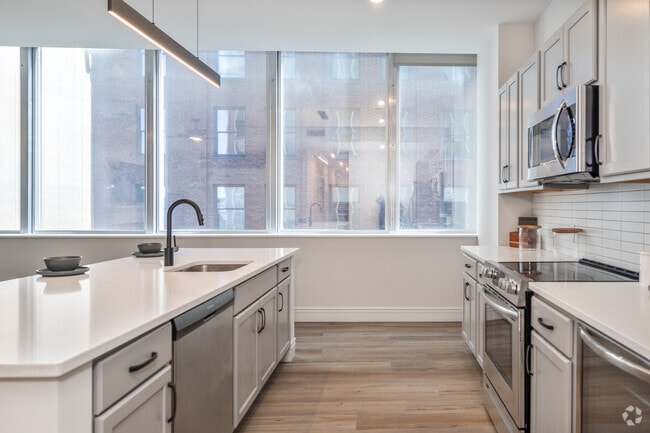 1BR, 1.5BA w/Den - 1,195SF - Style G1 - Kitchen