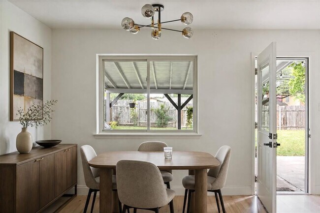 304 Skyloop Dr