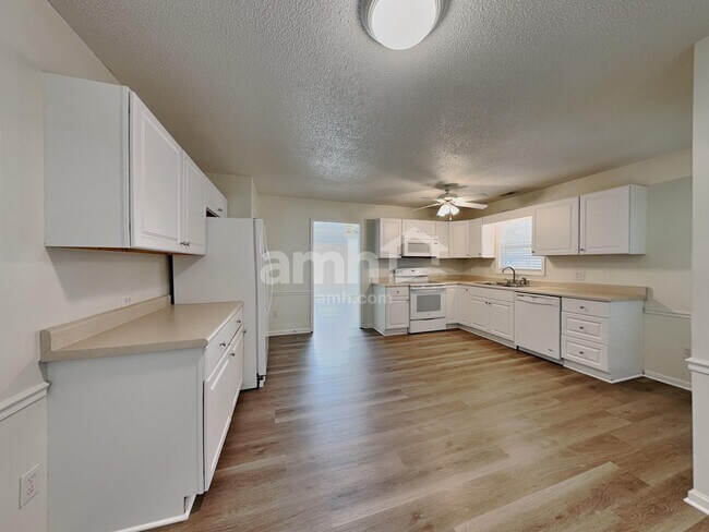 Photo - 1703 Hunterwoods Dr