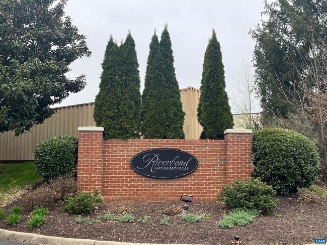 Building Photo - 300 Riverbend Dr Unit 3F Rental