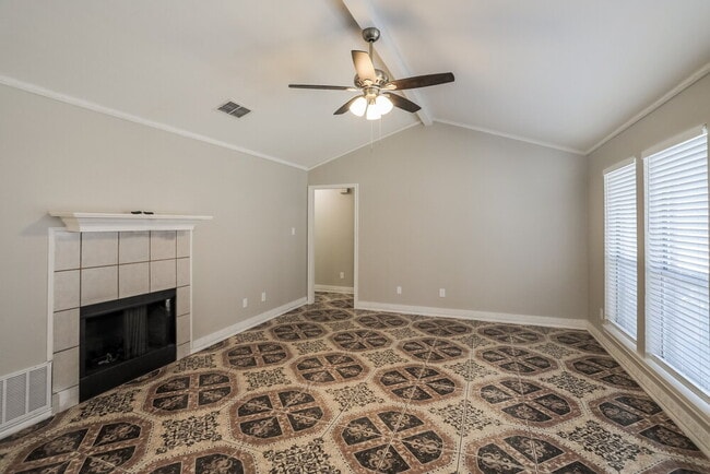 312 W Windsor Dr