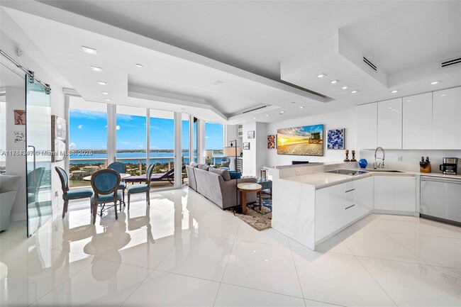 Building Photo - 4779 Collins Ave Unit PH4306 Rental