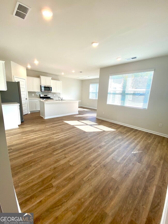 Photo - 256 Lauritsen Way