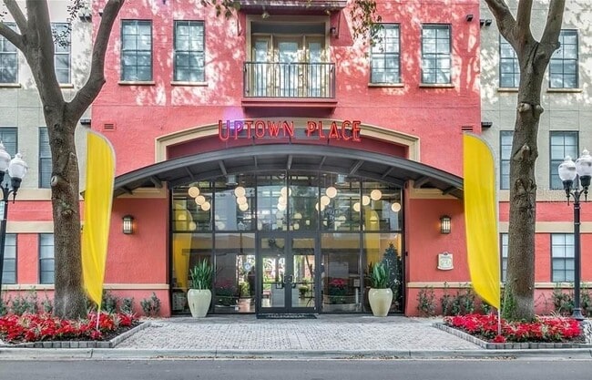 Building Photo - 911 N Orange Ave Unit 129