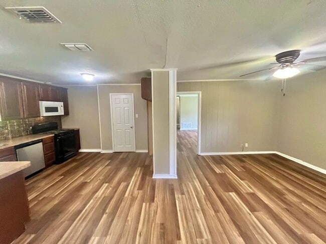 Photo - Tour Today! 3 Bedroom 2 Bath Single Family Home in Longview!