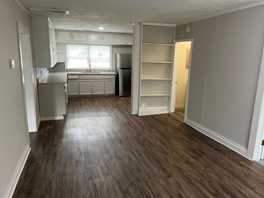 139 Selman Rd NW