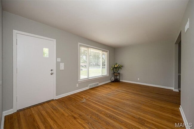 Photo - 1225 Newark Dr