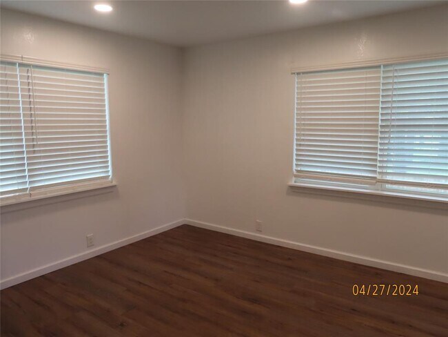 Photo - 403 High Ridge St