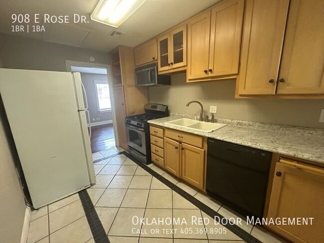 Photo - 908 E Rose Dr