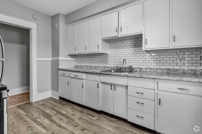 Building Photo - 1697 Seneca St Unit Upper Rental