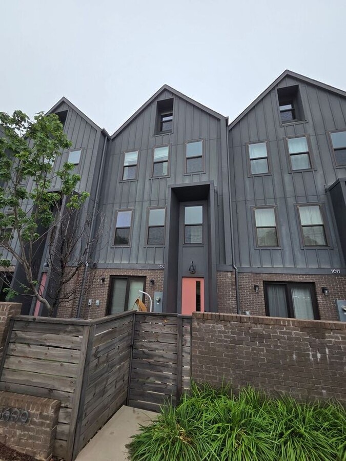 Photo - 3 Bedroom Modern Luxury Living in the Heart of Villa Heights