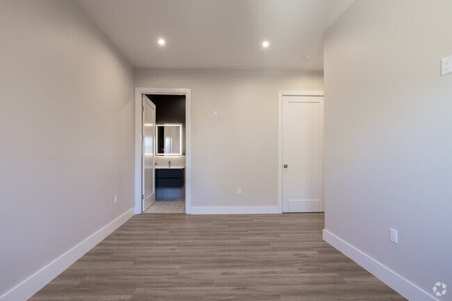 3BR, 2BA - 1,000SF - Primary Bedroom