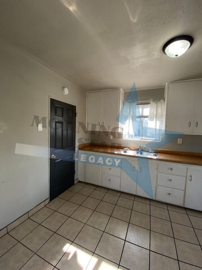 2325 College St Unit 1
