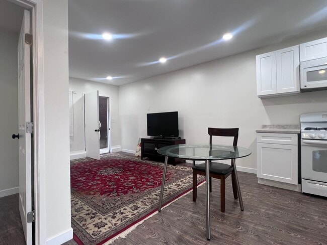 Photo - 1367 W 12th St Unit B