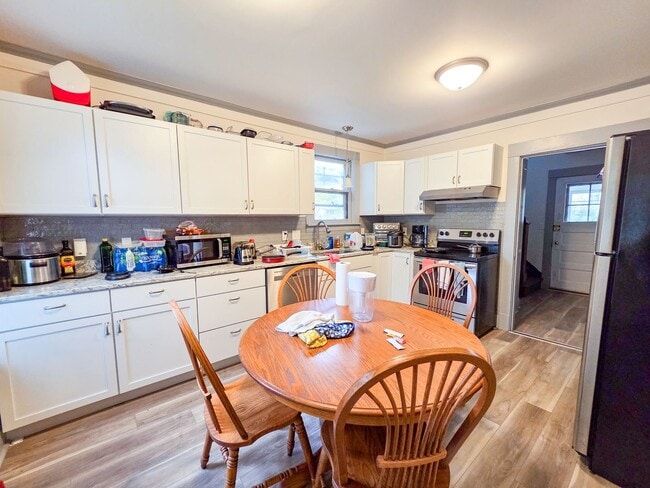 Photo - 1113 Drake St