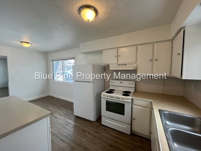 Photo - 743 May St