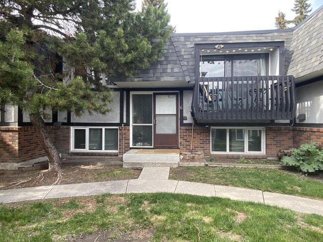 Building Photo - 1739-24A 24a St SW