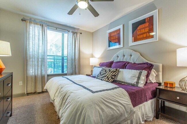 Photo - Modern Style, Prime Location Unit PLGY3