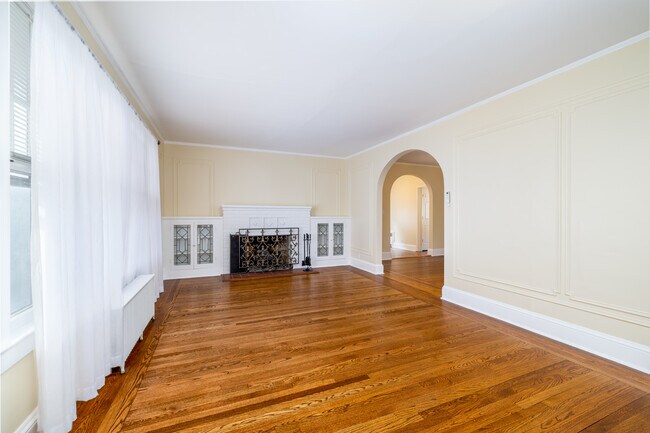 Photo - 25 Aldred Ave Unit # 1