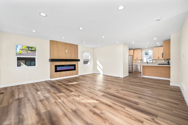 Building Photo - 2435 S Race St