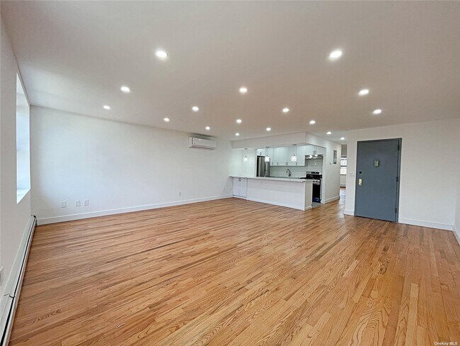 Photo - 25-36-36 21st St