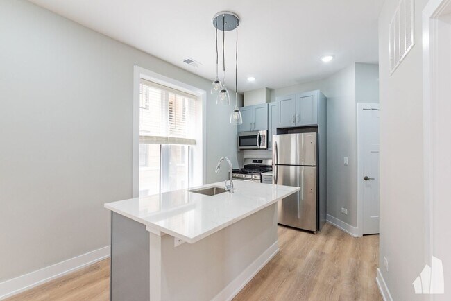 Photo - 428 W Belden Ave