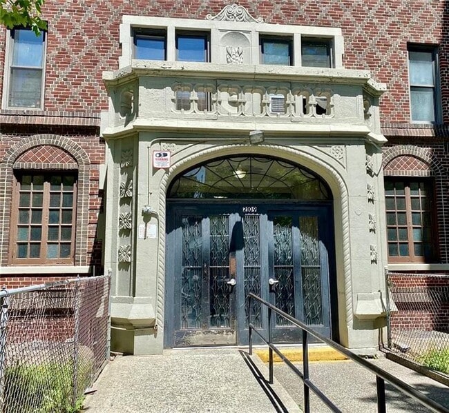 Building Photo - 2109 85th St Unit 406 Rental
