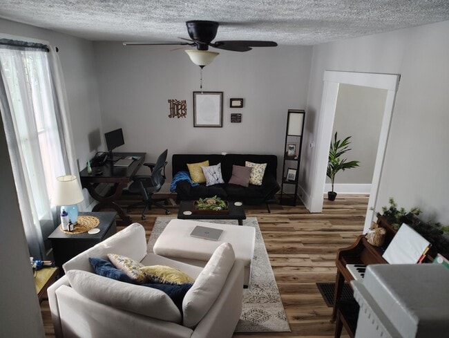 Photo - 755 Napier Ave