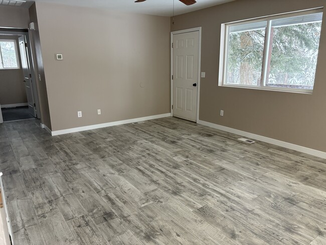 Photo - 294 Wildebeest Ln