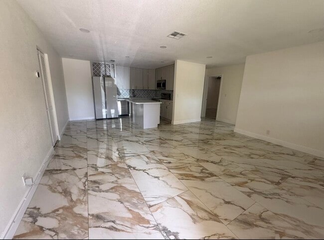 Photo - 2122 NE 1st Ct