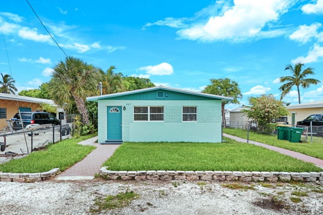 Building Photo - 527 Goodland Dr Rental