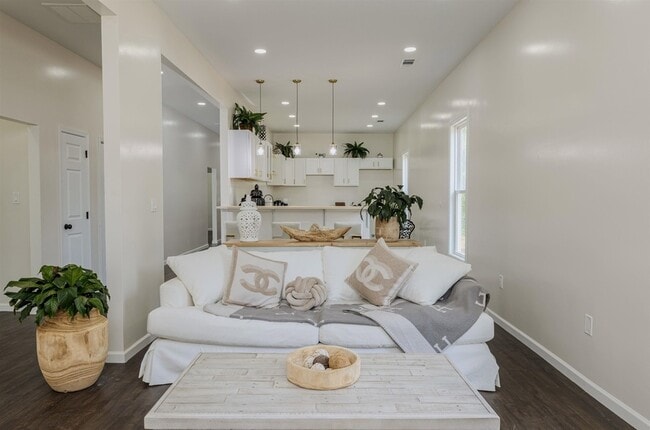 Photo - 1061 Shaw Pl