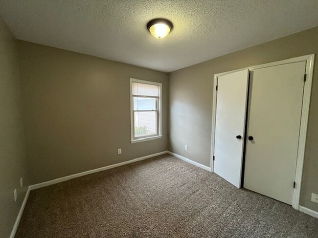 Photo - Renovated 3 Bedroom 2 Bath Home with 2 Car Garage for Rent!!