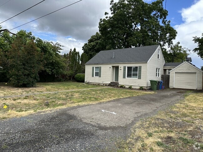 Building Photo - 732 Bieber Ave NE Rental