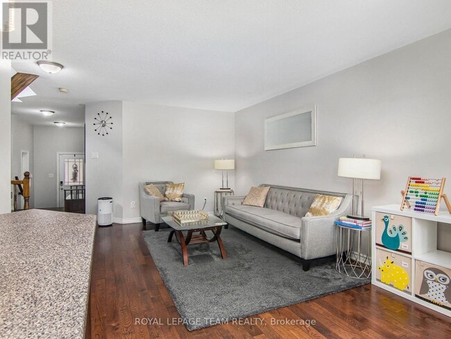 Photo - 330 Forestbrook St