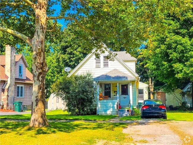 Building Photo - 834 Flower City Park Rental