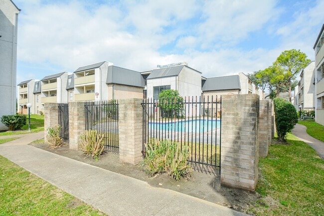 Building Photo - 8519 Hearth Dr Unit 26