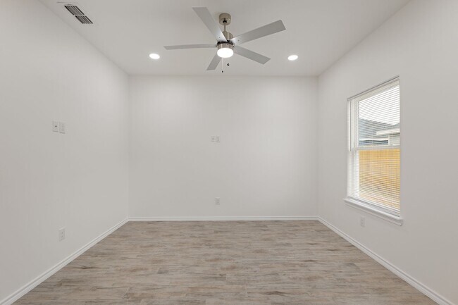 Photo - 2326 Summit Rd Unit A