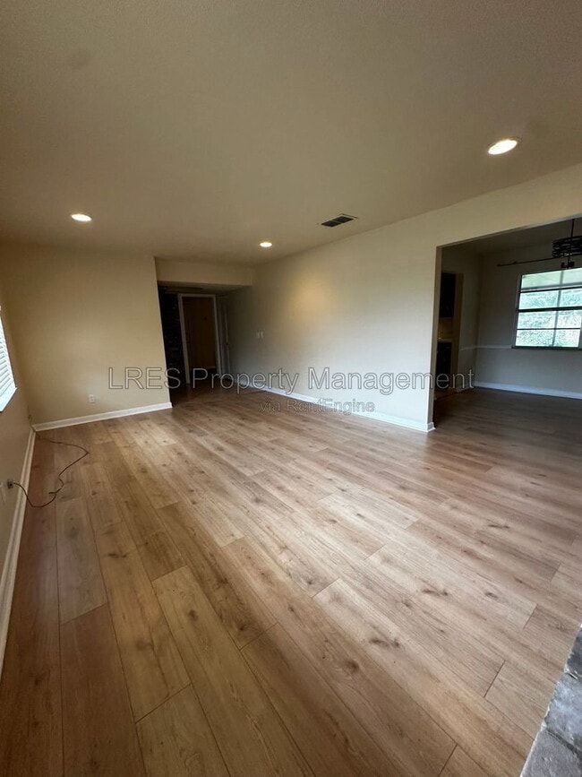 Photo - 2719 Merrie Oaks Rd