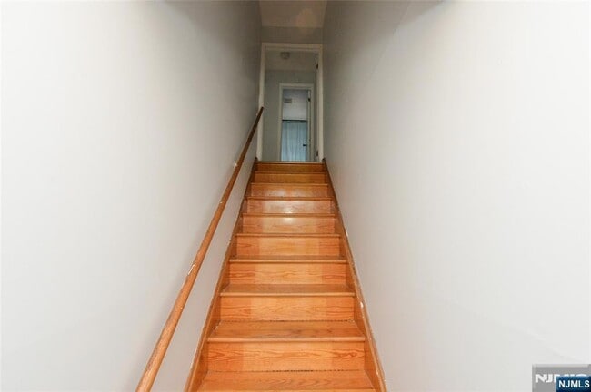 Photo - 421 Leonhardt Dr